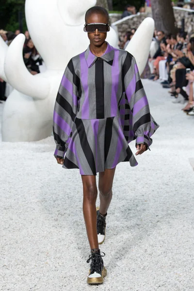 Look 11